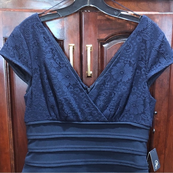 NWT Adriana Papell Navy Midnight Blue Lace V Neck Dress Sz 10 - Picture 2 of 10